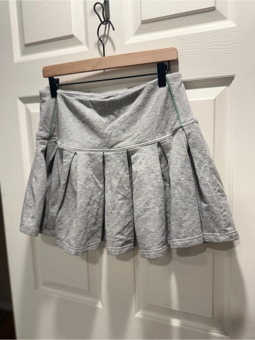 NWT FP Movement Free People Gray Green Trim Pleated Skirt Set Medium